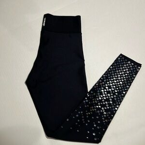 Ultracor women’s booty shaping leggings size medium.